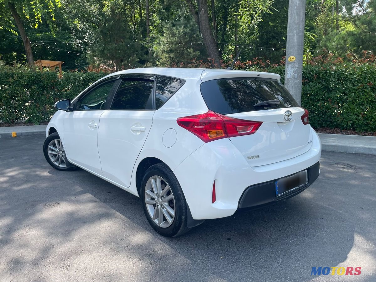 2014' Toyota Auris photo #3