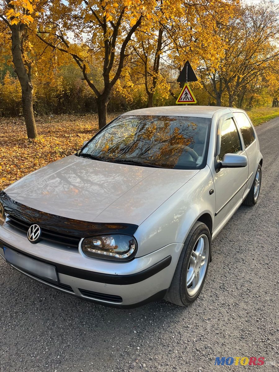 2001' Volkswagen Golf photo #2