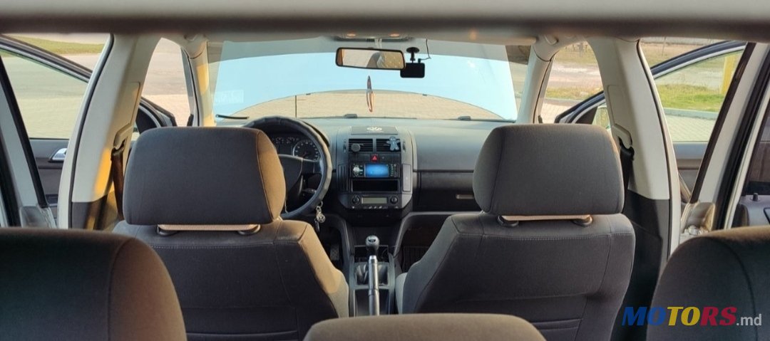 2005' Volkswagen Polo photo #6