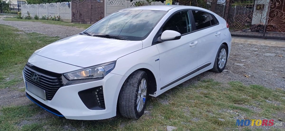2019' Hyundai Ioniq photo #2