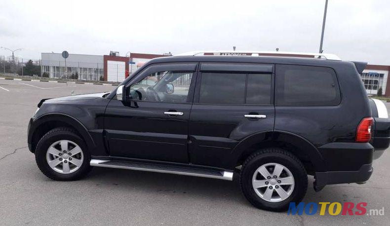 2008' Mitsubishi Pajero photo #3