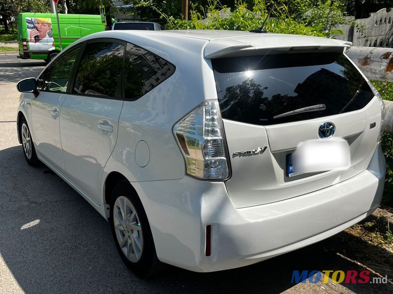 2012' Toyota Prius v photo #5