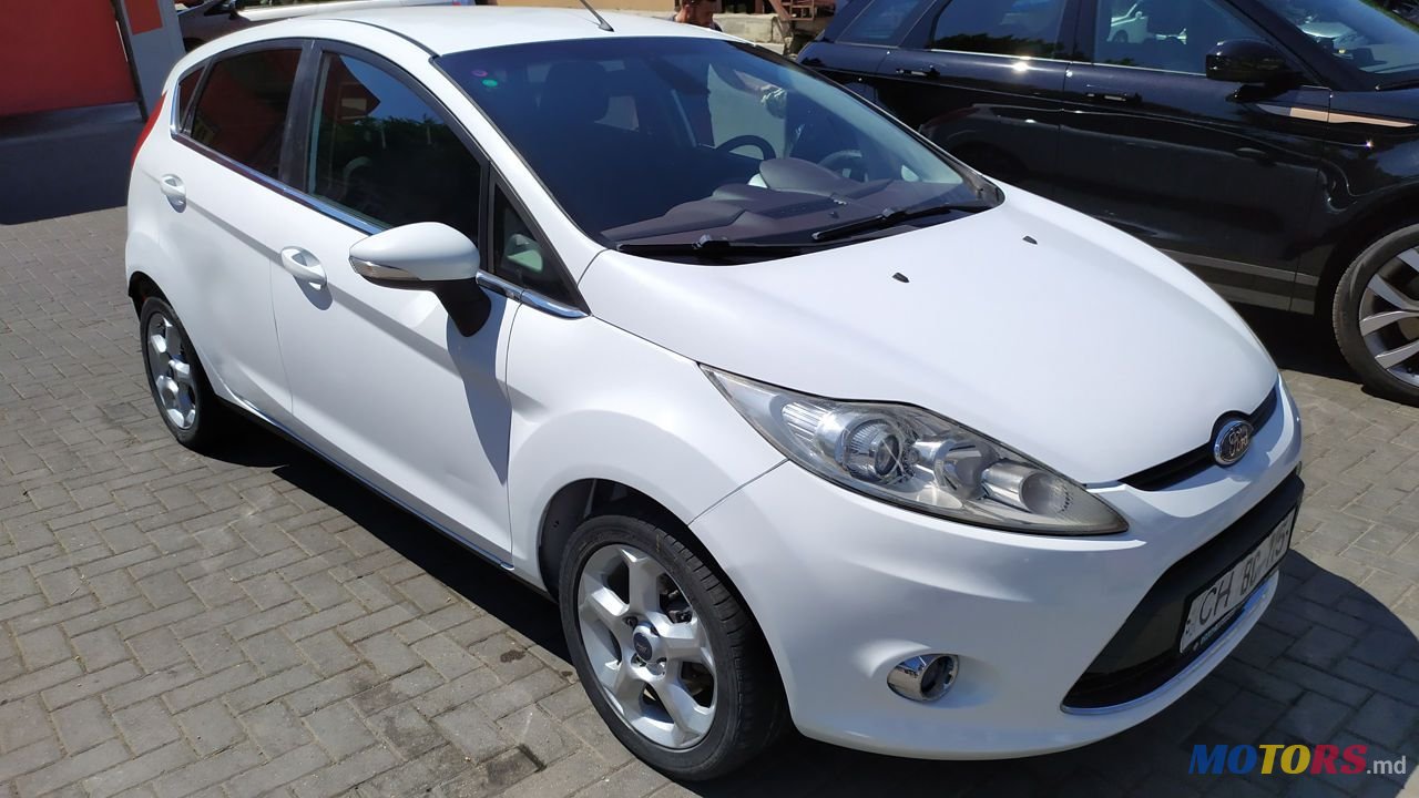 2010' Ford Fiesta photo #2