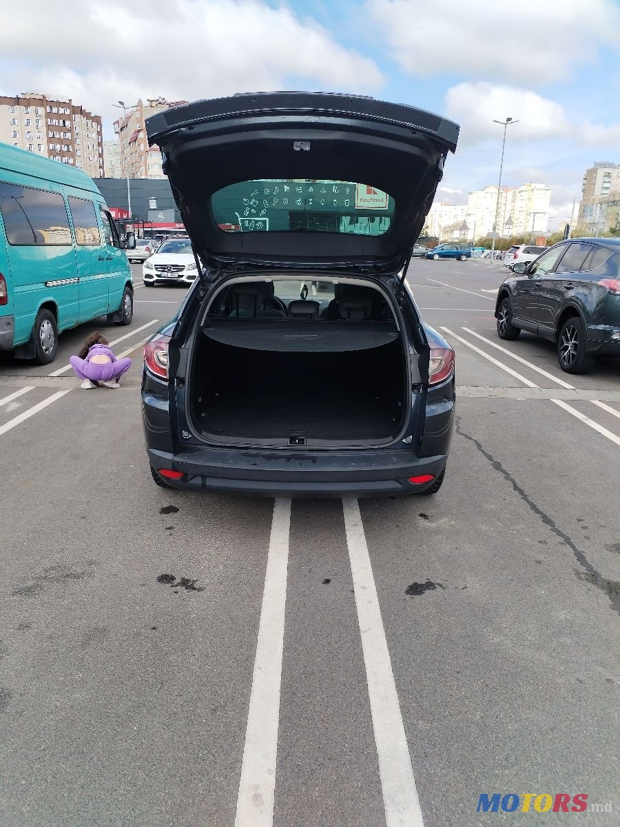 2011' Renault Megane photo #4