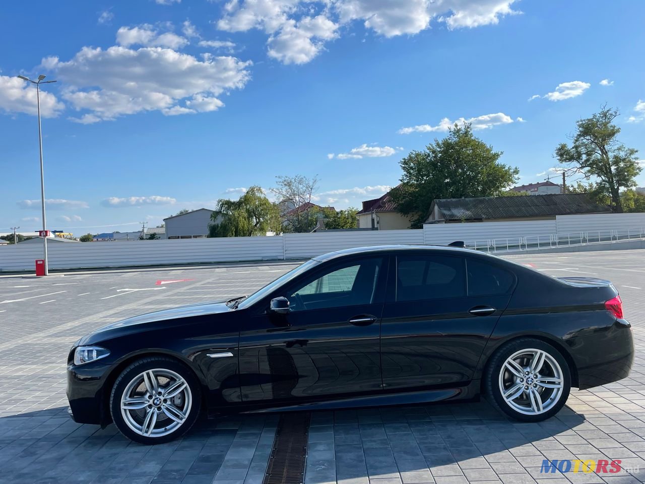 2014' BMW 5 Series photo #2