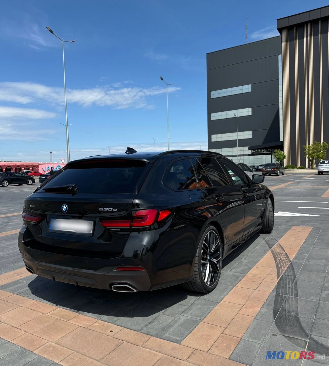 2022' BMW 5 Series photo #4