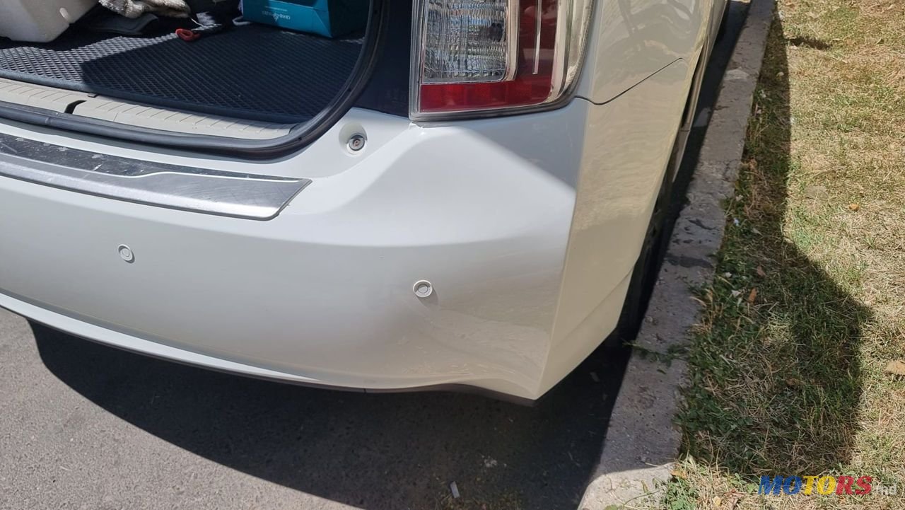 2013' Toyota Prius photo #5