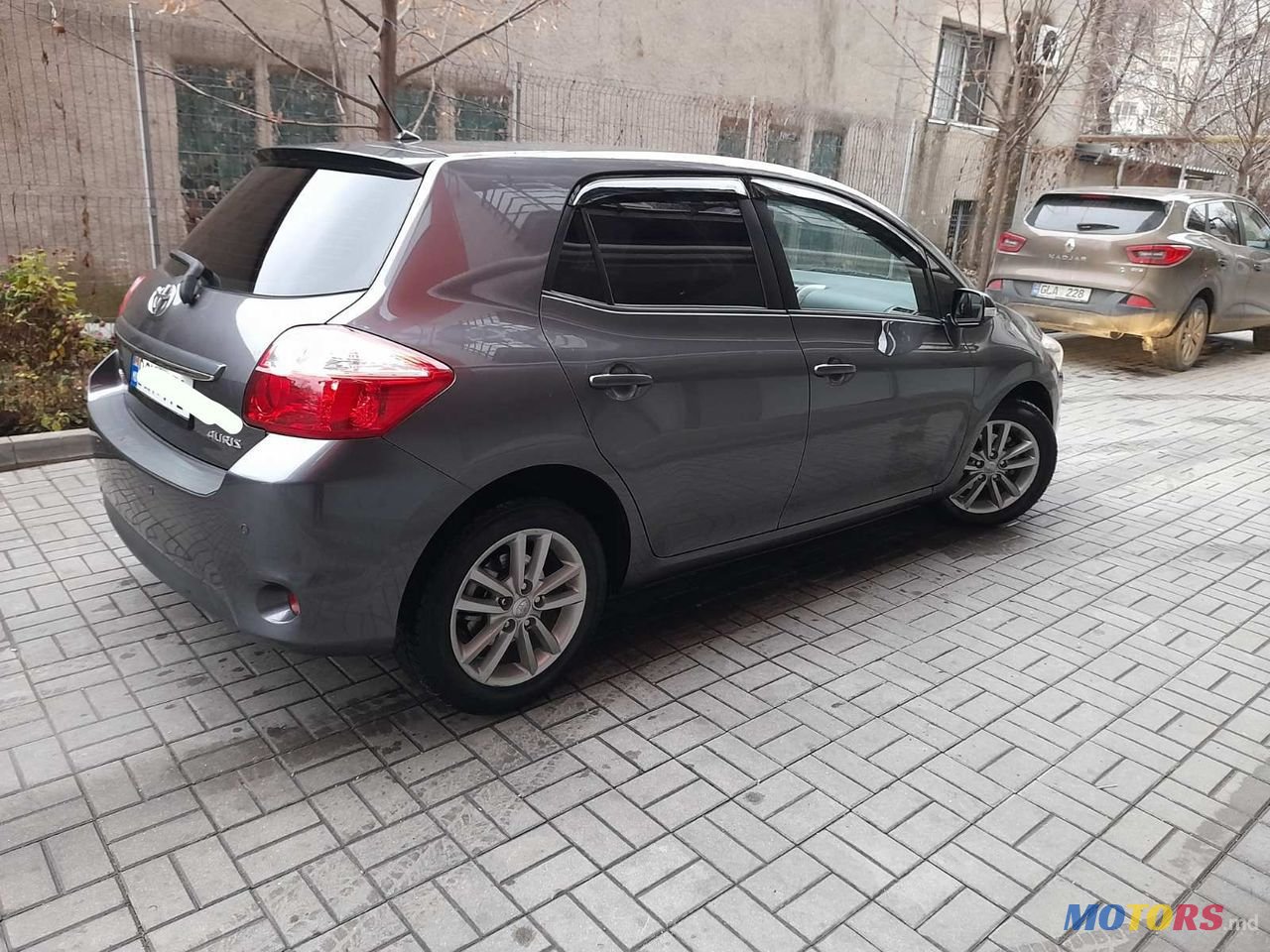 2010' Toyota Auris photo #2