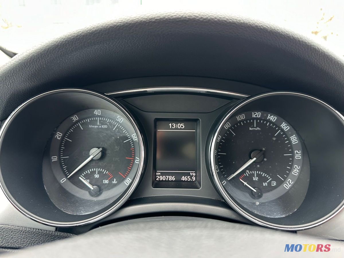 2012' Skoda Superb photo #5