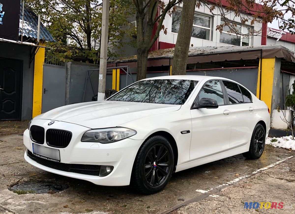2011' BMW 5 Series photo #1