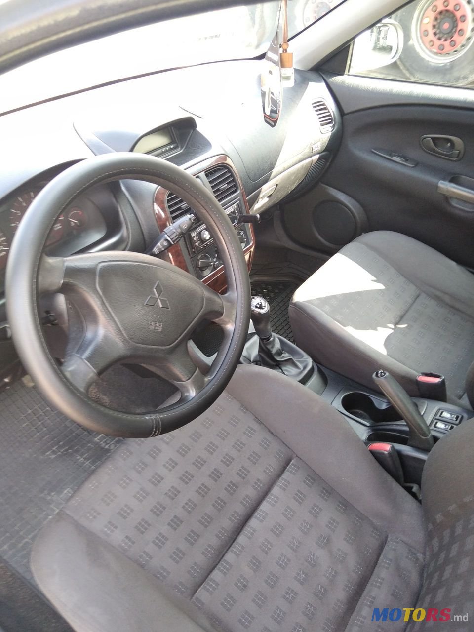 2002' Mitsubishi Carisma photo #6