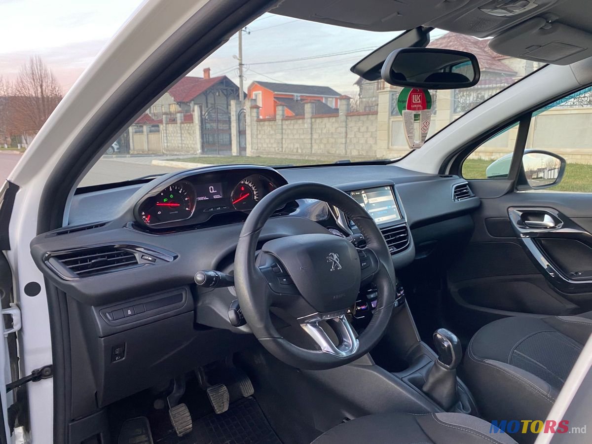 2012' Peugeot 208 photo #6
