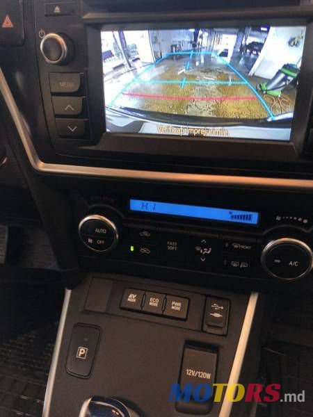 2014' Toyota Auris photo #3