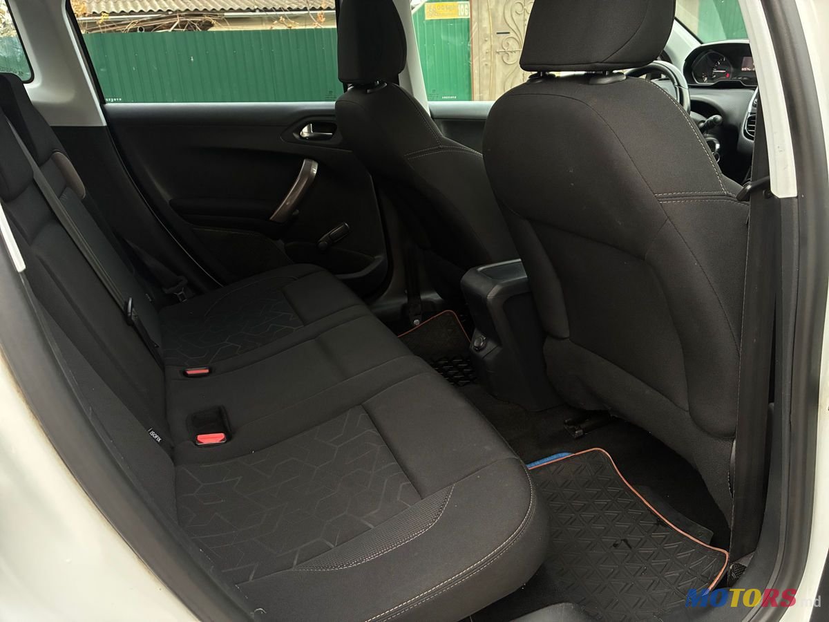 2016' Peugeot 2008 photo #5