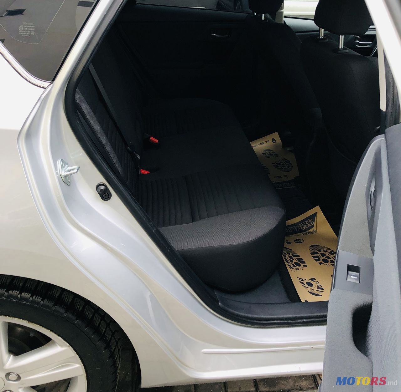 2016' Toyota Auris photo #6