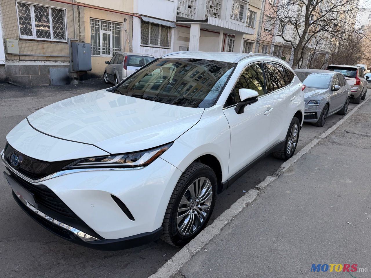 2022' Toyota Venza photo #2
