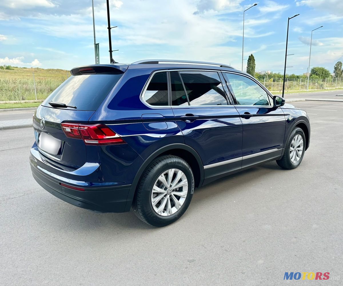 2019' Volkswagen Tiguan photo #6
