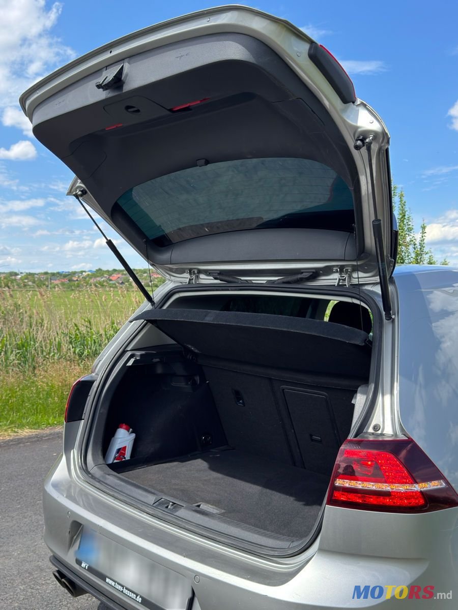 2015' Volkswagen Golf photo #3
