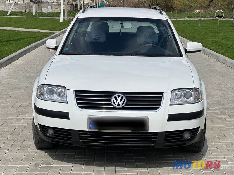 2004' Volkswagen Passat photo #2