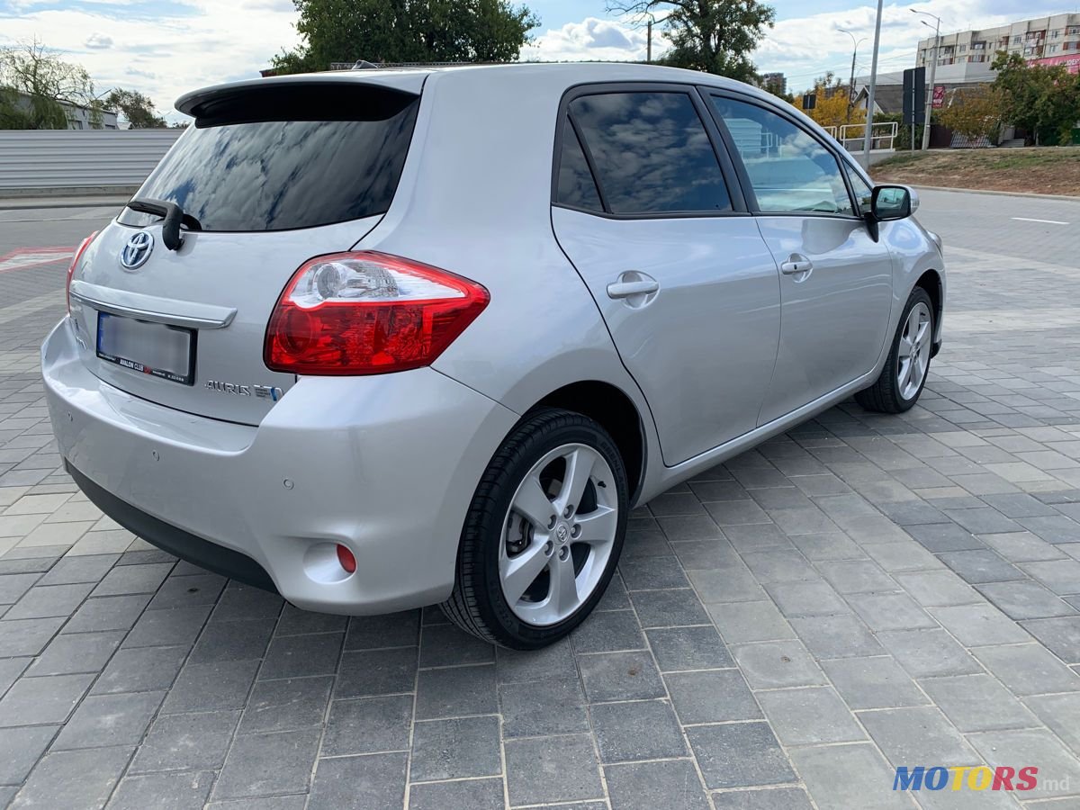 2010' Toyota Auris photo #4