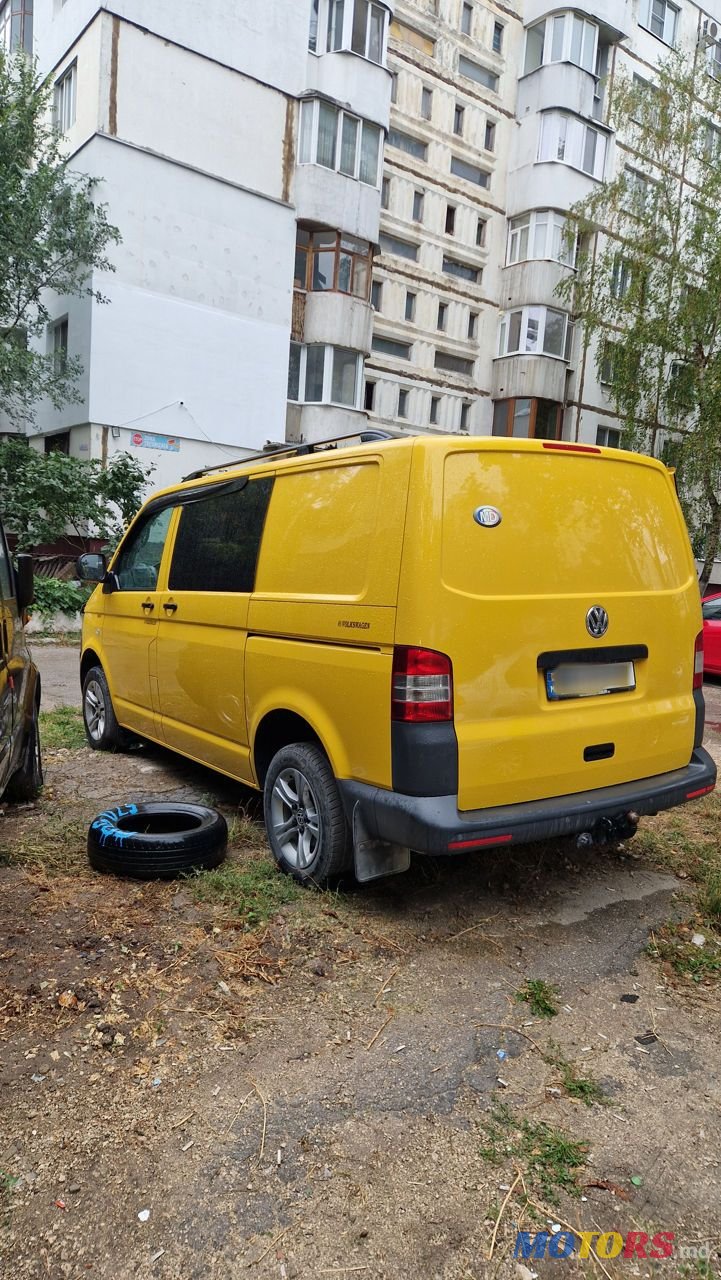 2013' Volkswagen Transporter photo #4