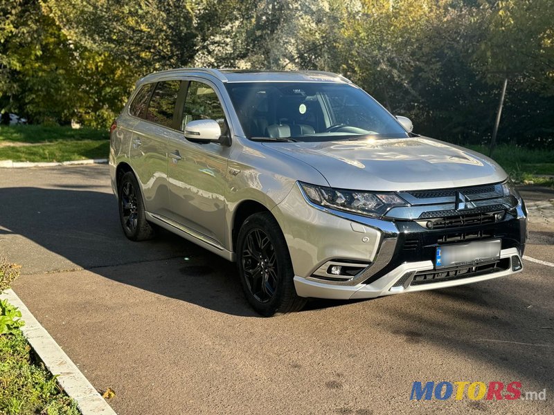 2018' Mitsubishi Outlander photo #3