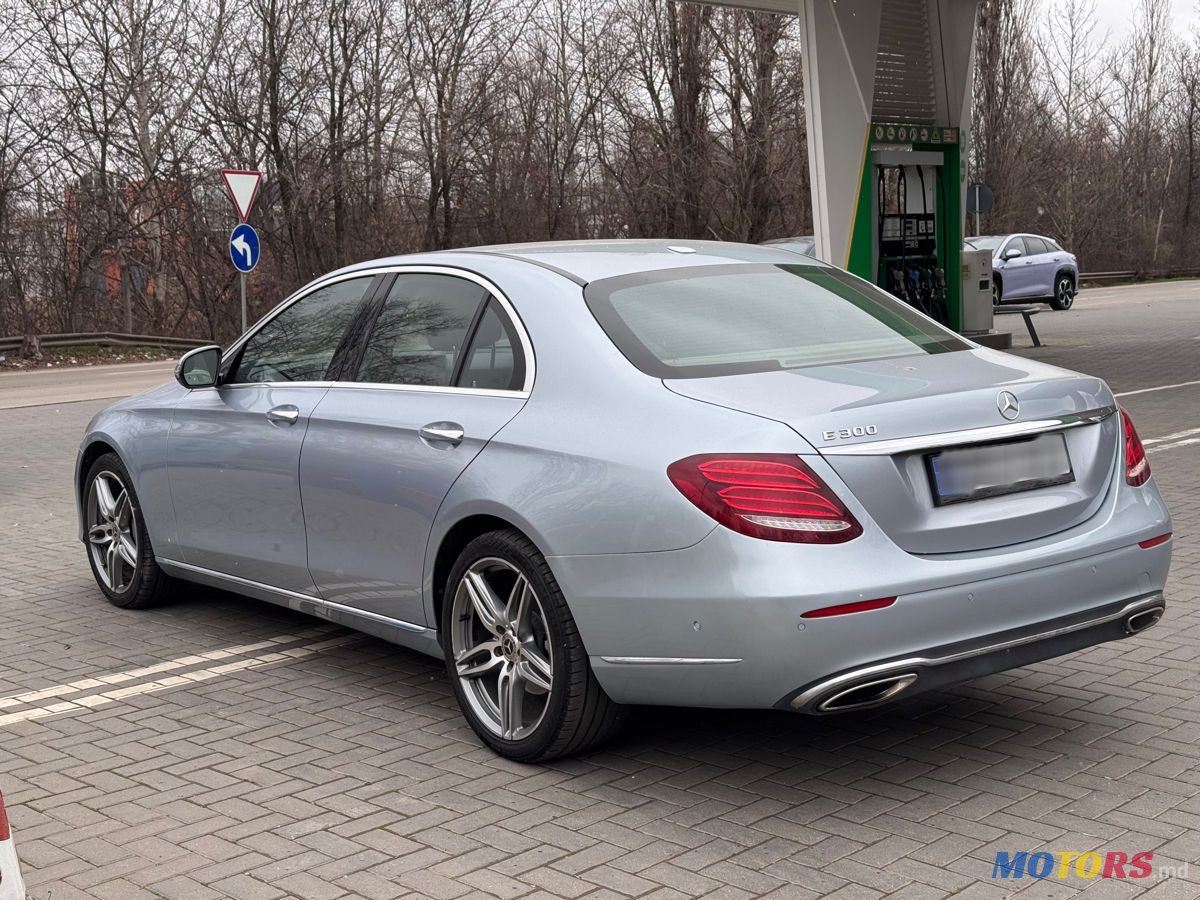2017' Mercedes-Benz E-Class photo #3