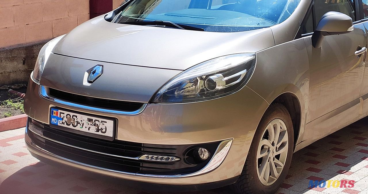 2012' Renault Grand Scenic photo #2