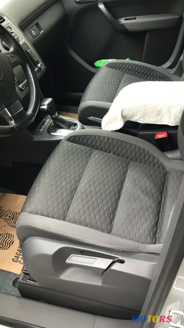 2010' Volkswagen Touran photo #3