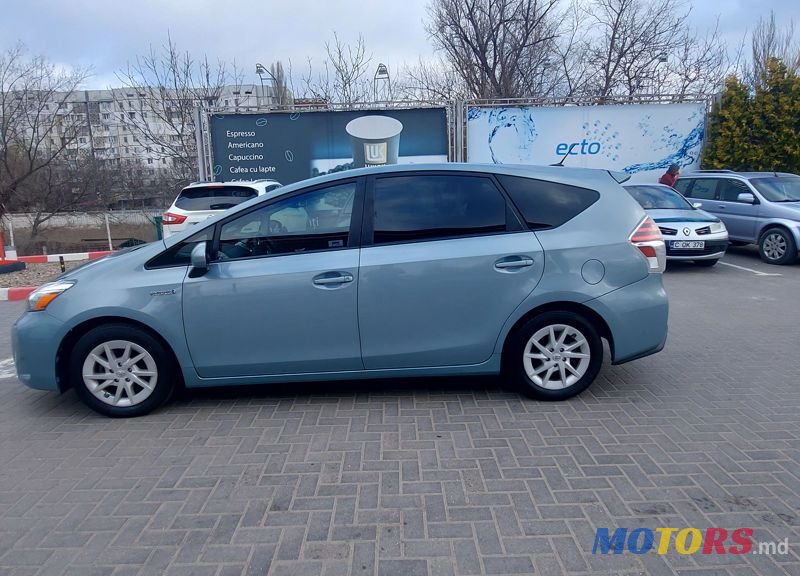 2015' Toyota Prius v photo #4