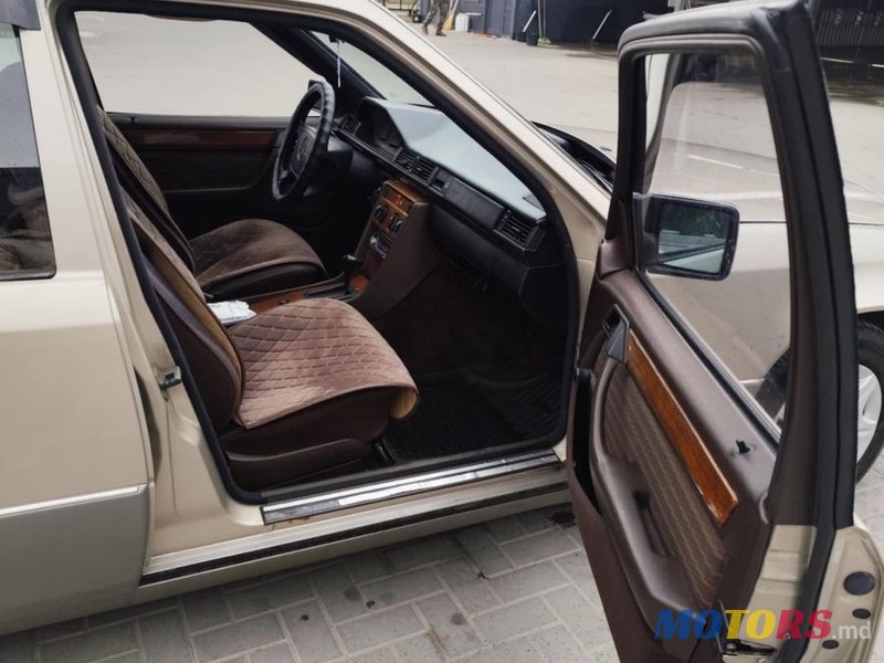 1992' Mercedes-Benz E-Class photo #2