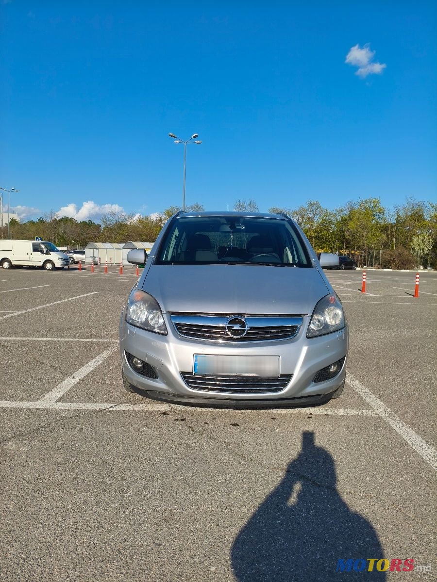 2013' Opel Zafira photo #1