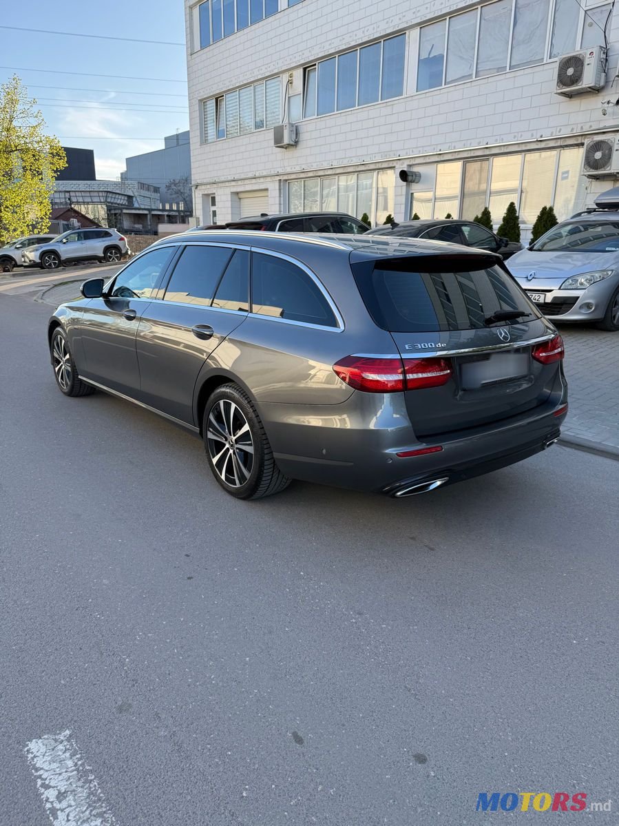 2020' Mercedes-Benz E-Class photo #3