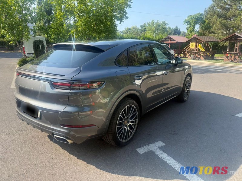 2020' Porsche Cayenne photo #3