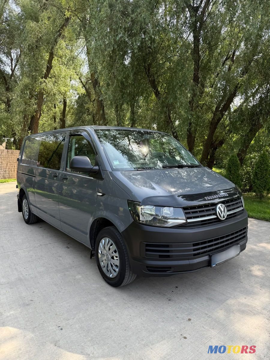 2017' Volkswagen Transporter photo #1