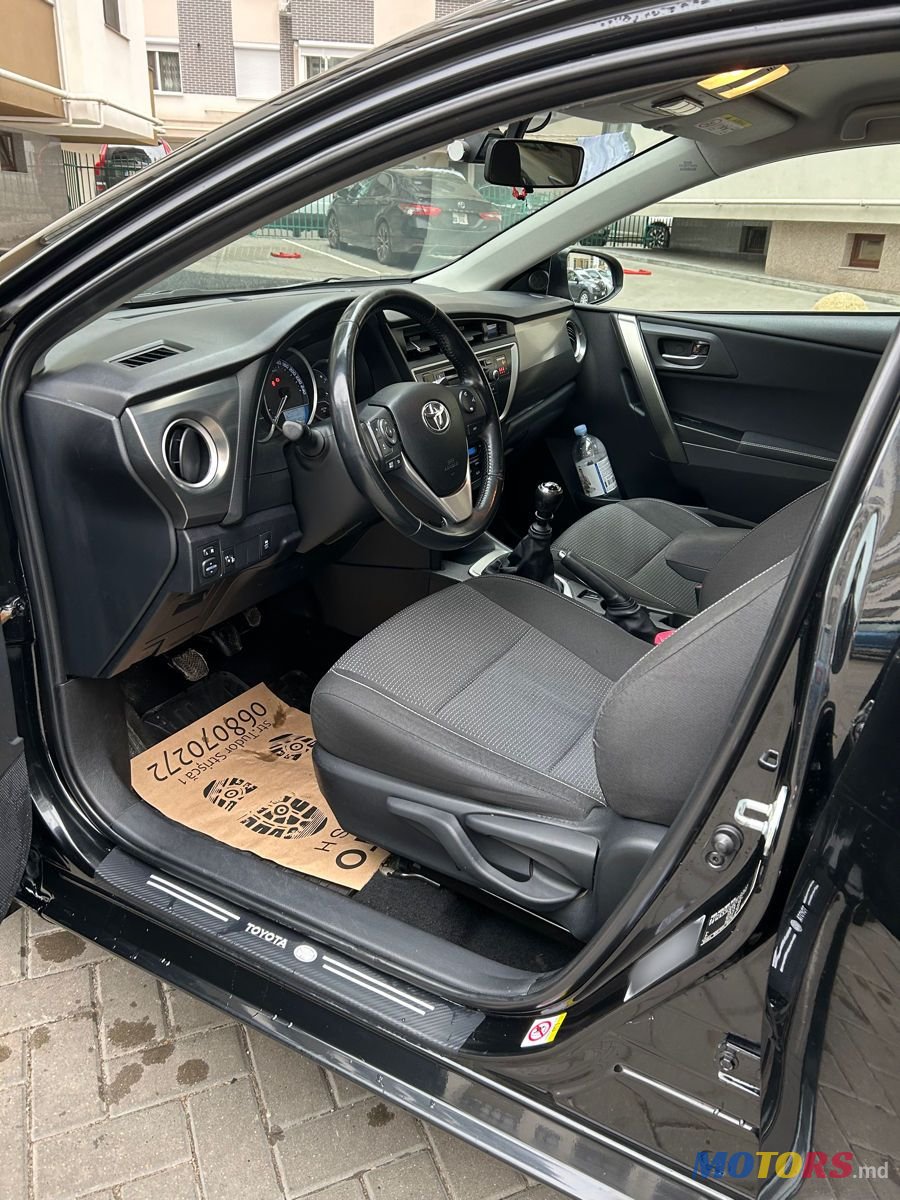 2013' Toyota Auris photo #6