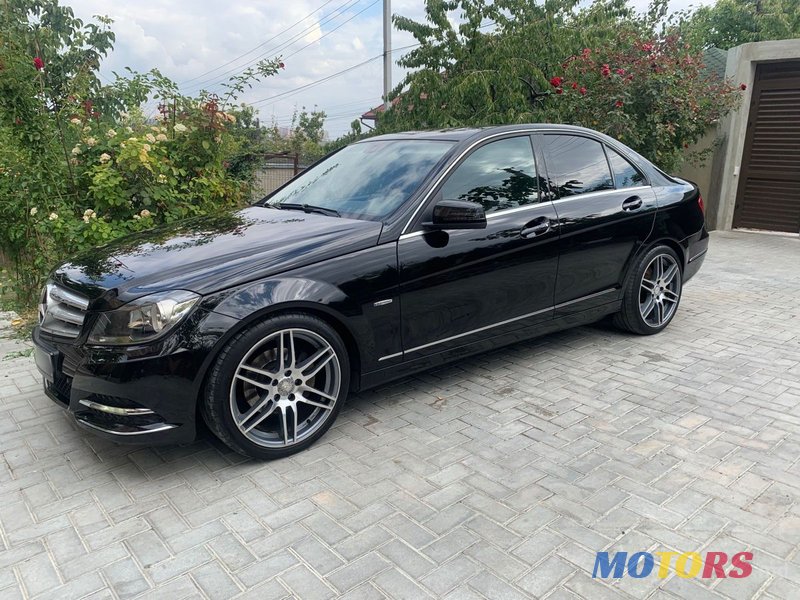 2011' Mercedes-Benz C-Class photo #2