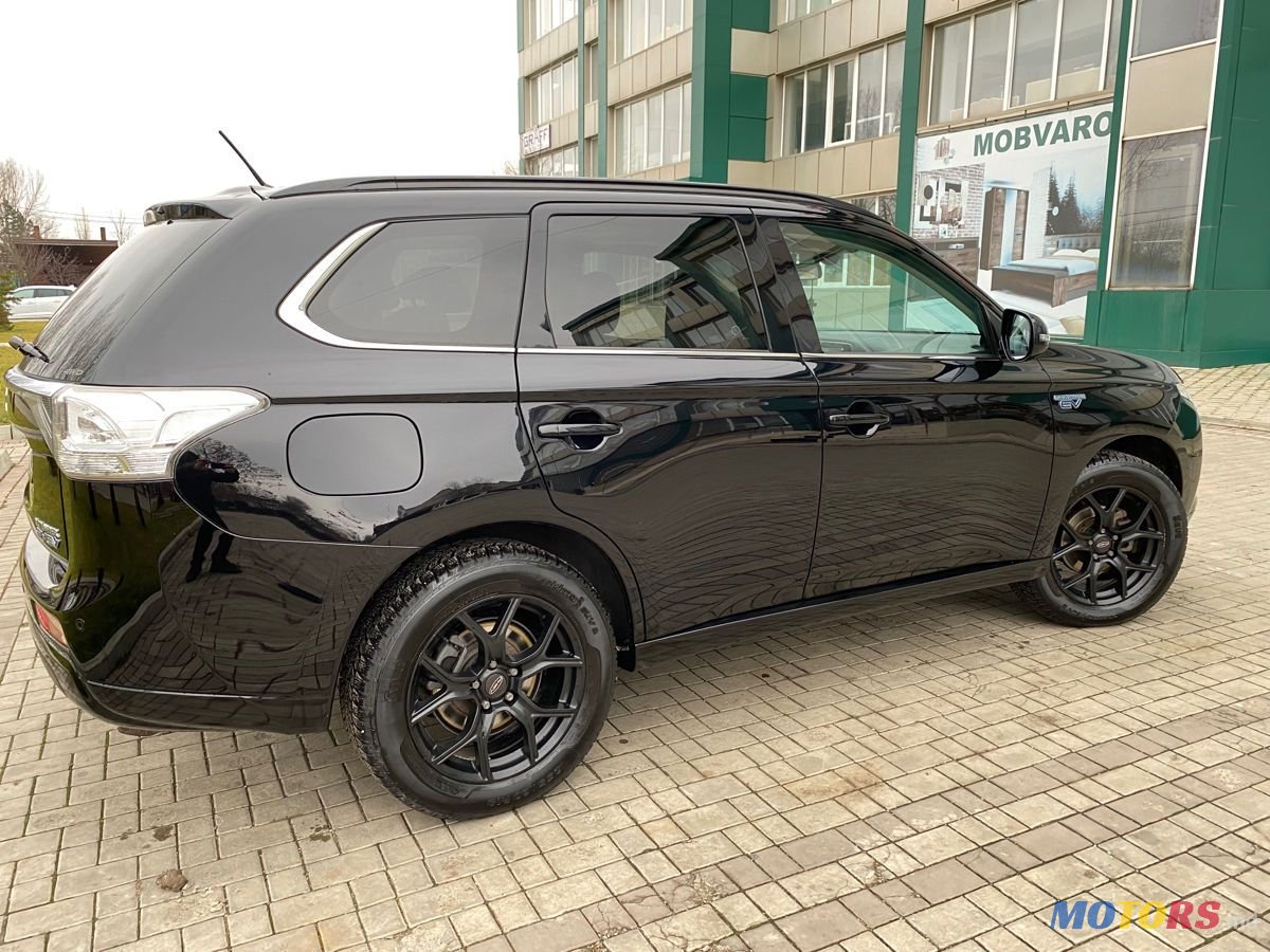 2013' Mitsubishi Outlander photo #5