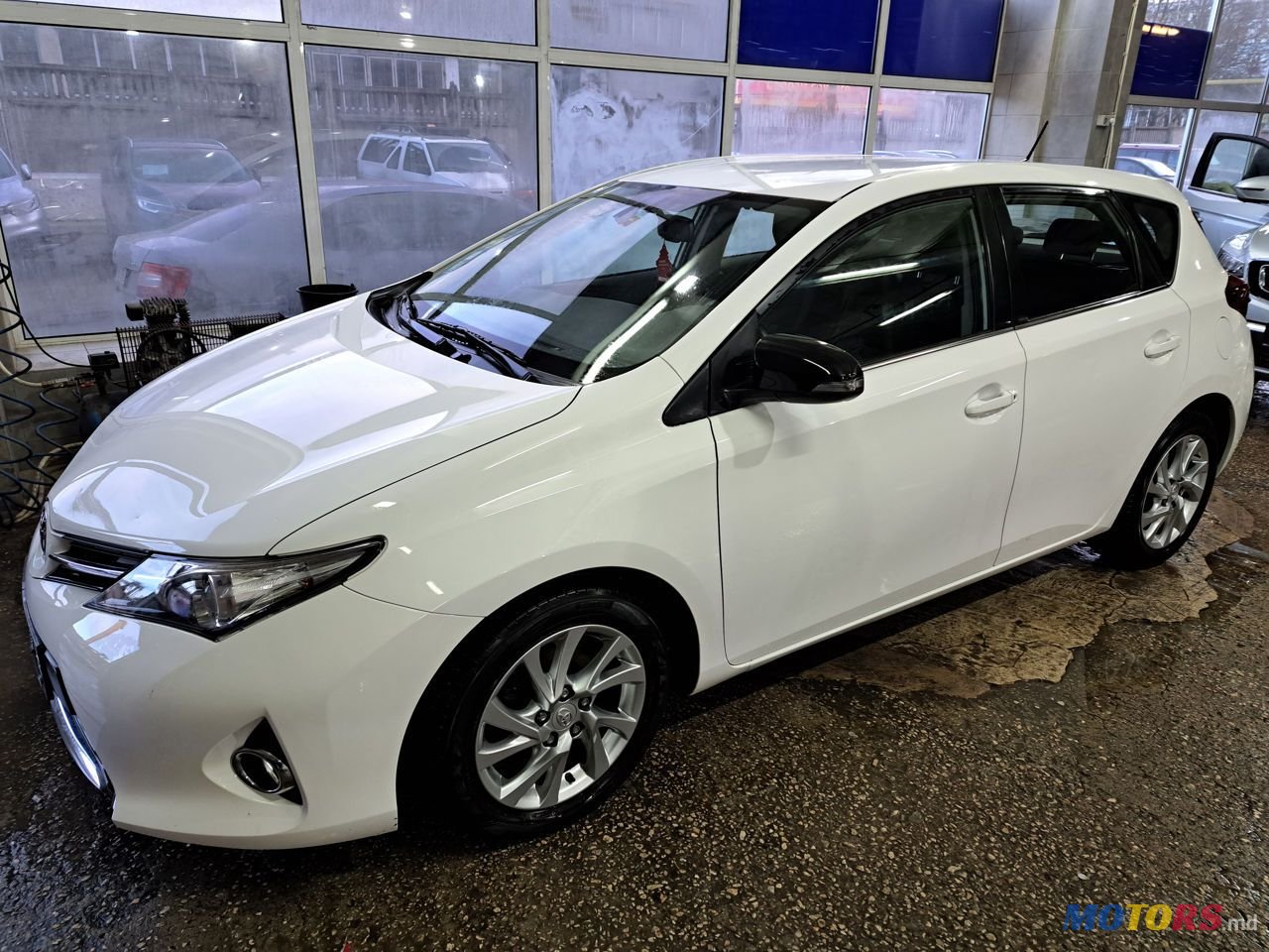 2013' Toyota Auris photo #1