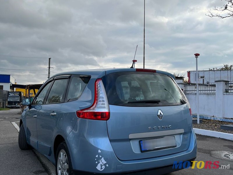 2012' Renault Grand Scenic photo #3