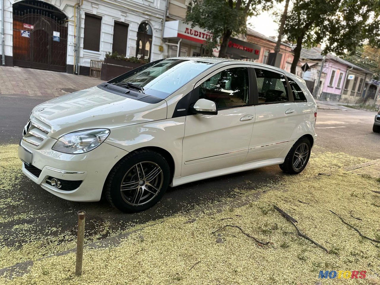 2011' Mercedes-Benz B-Class photo #3