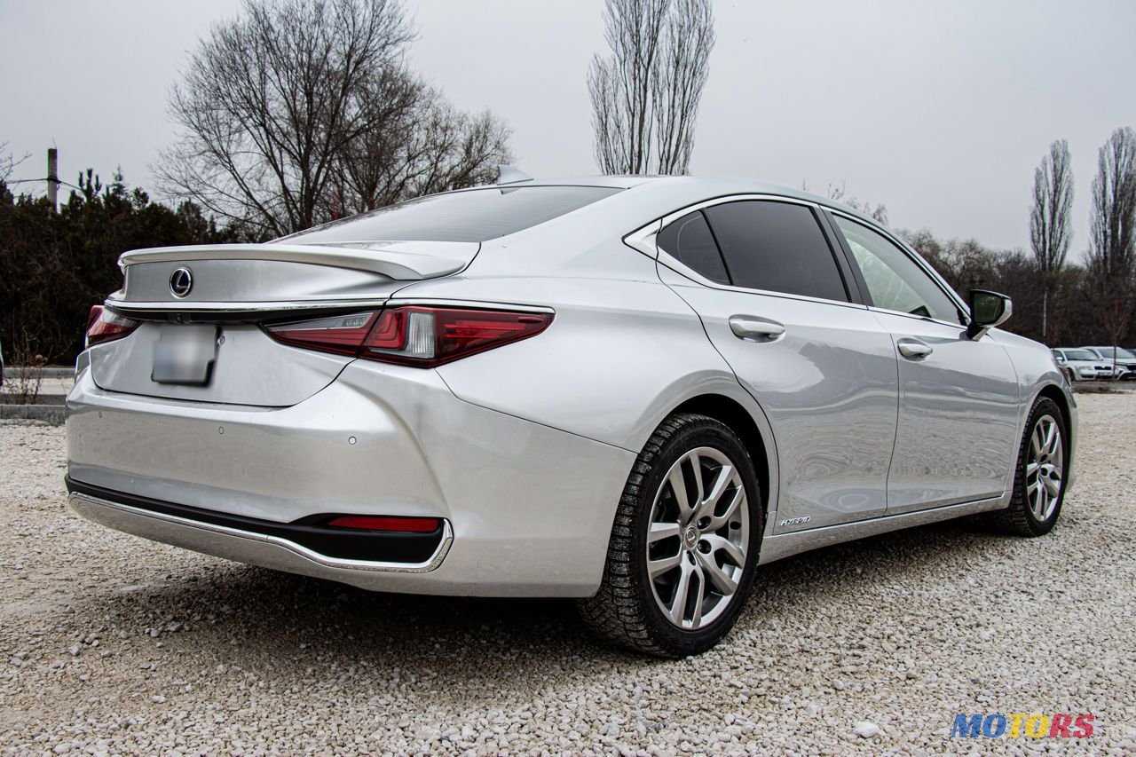 2019' Lexus Es Series photo #4