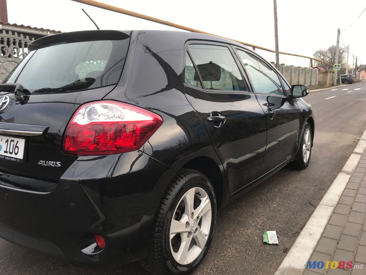 2012' Toyota Auris photo #3