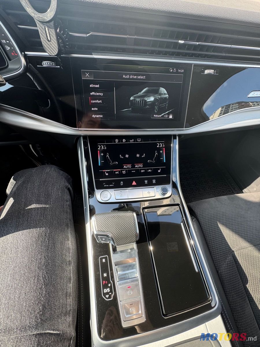 2020' Audi Q7 photo #6