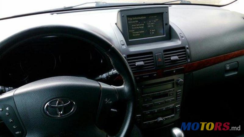 2003' Toyota Avensis photo #2