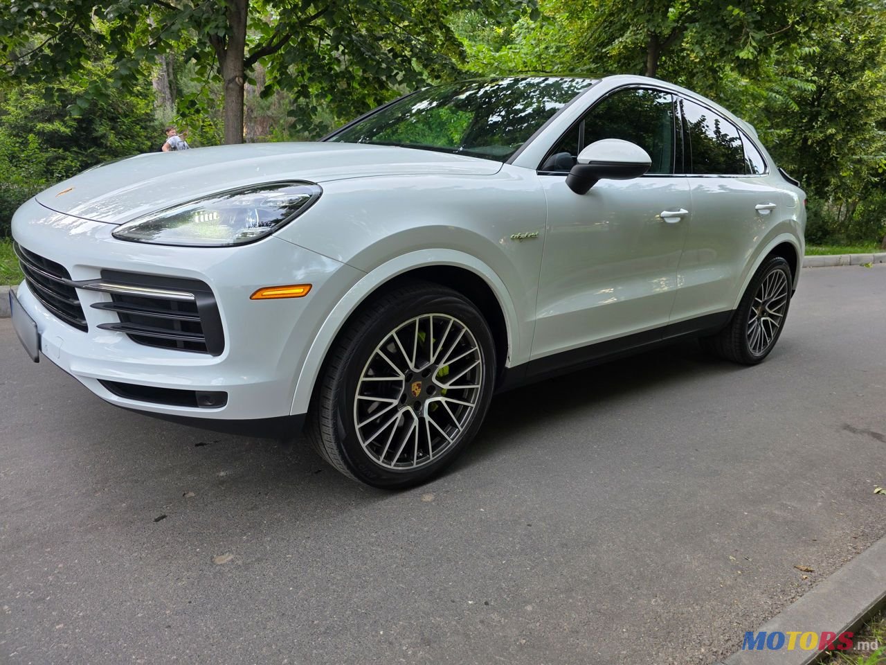 2020' Porsche Cayenne Coupe photo #4