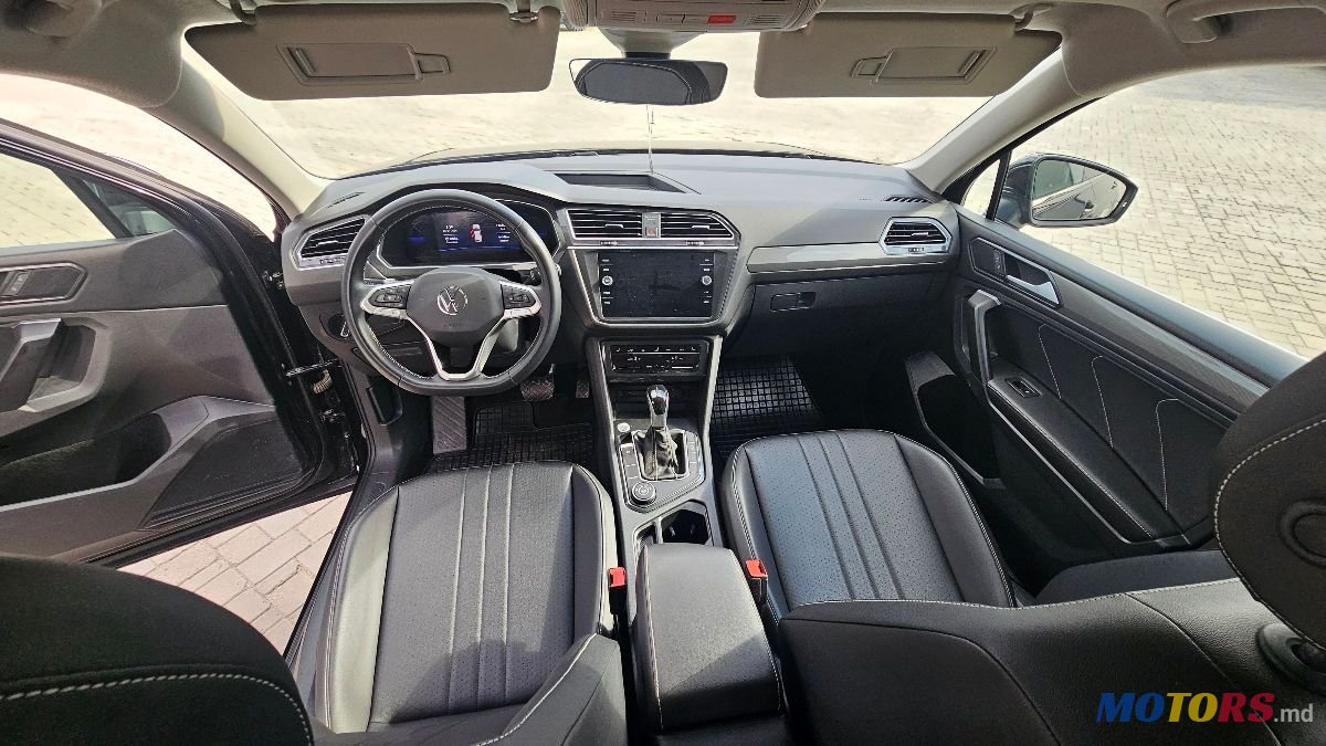 2022' Volkswagen Tiguan photo #5