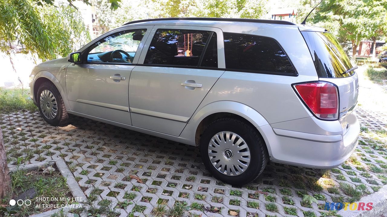 2008' Opel Astra photo #5