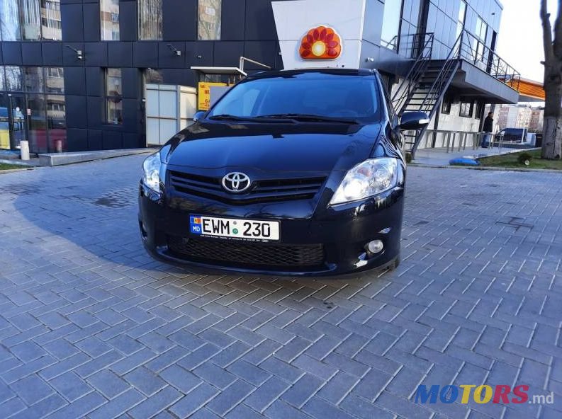 2011' Toyota Auris photo #1