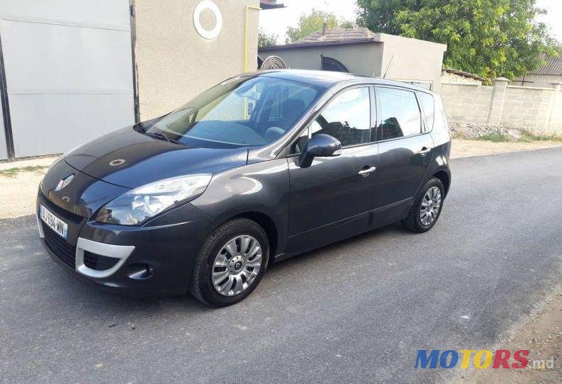 2010' Renault Scenic photo #1